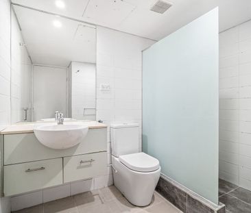 Ground Floor Studio in Prime Rockdale Location - Photo 4