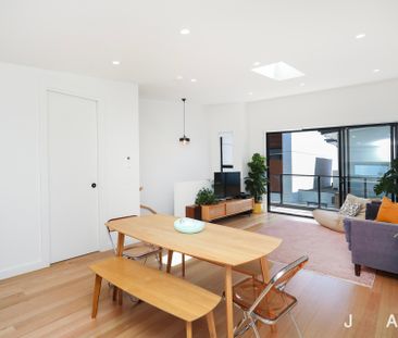 2/219 Essex Street, West Footscray VIC 3012 - Townhouse For Rent | ... - Photo 2