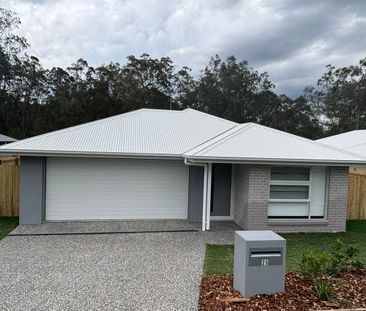 New 4 Bedroom Home ! - Photo 4