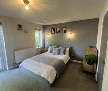 BEDROOM 4 – MEDIUM SINGLE WITH SHARED BATHROOM AND SEPERATE TOILET - Photo 5