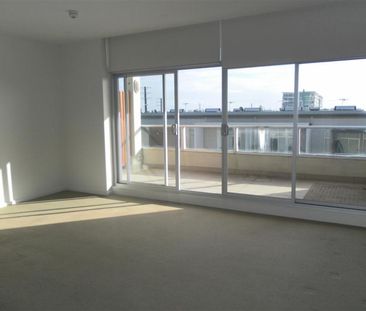 Modern Apartment in the Heart of New Port - Photo 1