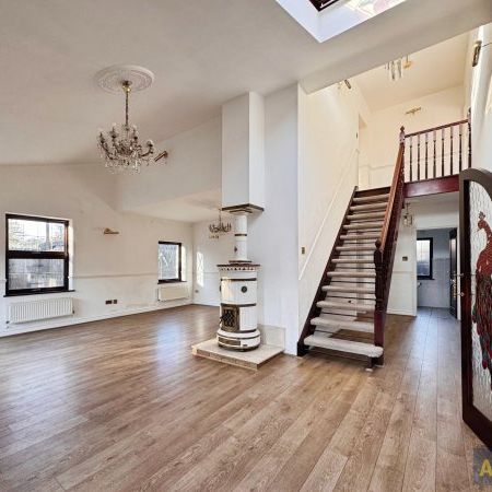 Rayleigh Road, Hutton - Photo 1