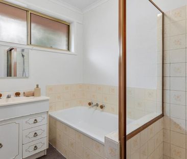 2/300-302 Blackburn Road, Glen Waverley - Photo 2
