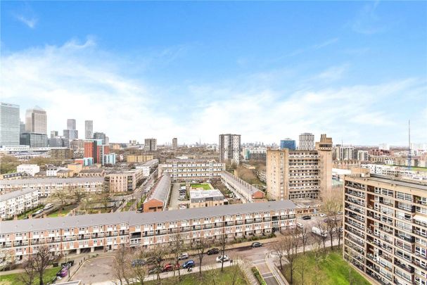 Heritage Unit. Retaining the original style, features and charm, this renovated 4 bedroom apartment to rent in the highly anticipated Balfron Tower. - Photo 1