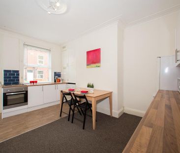 4 bedroom terraced house to rent - Photo 6