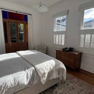 Spacious Family Home in the Heart of Devonport - Photo 2