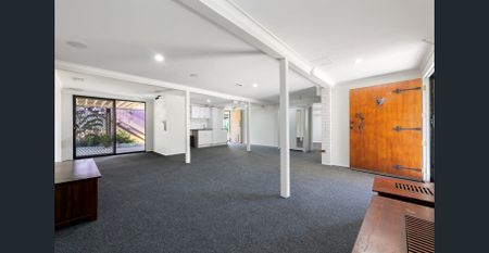 Huge Family Entertainer with Dual Living & Multiple Outdoor Spaces - Photo 5