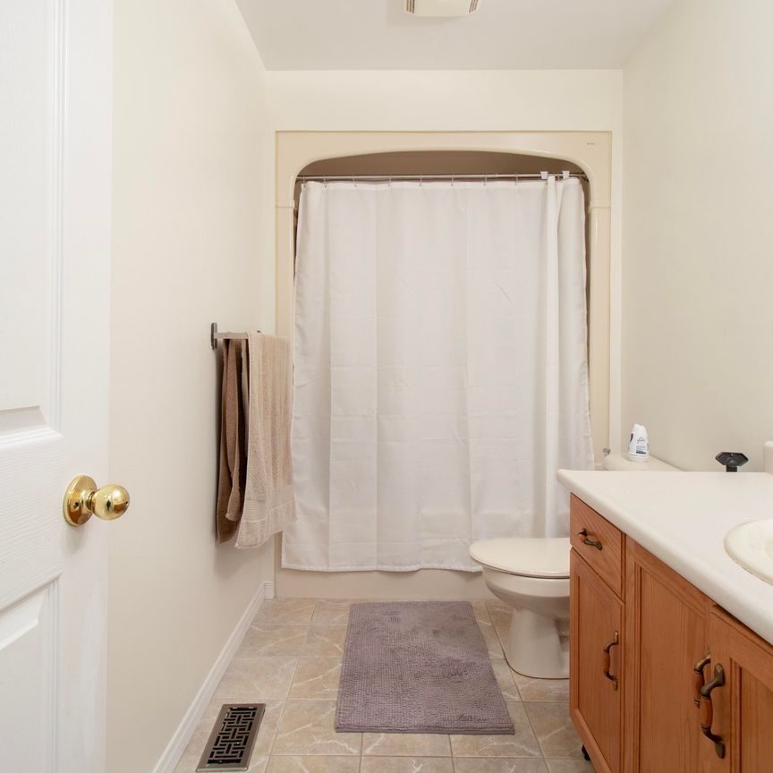 For Lease - 72 Brookheath Lane, Hamilton, Ontario - Photo 1