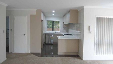 MODERN, SUNNY & SPACIOUS 3 BEDROOMS HOUSE - Photo 4