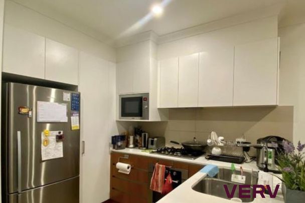 STYLISH THREE BEDROOM TOWNHOUSE - Photo 1