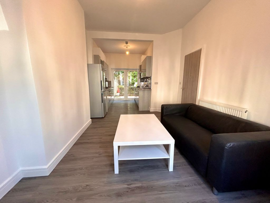 6 bedroom house to rent - Photo 1