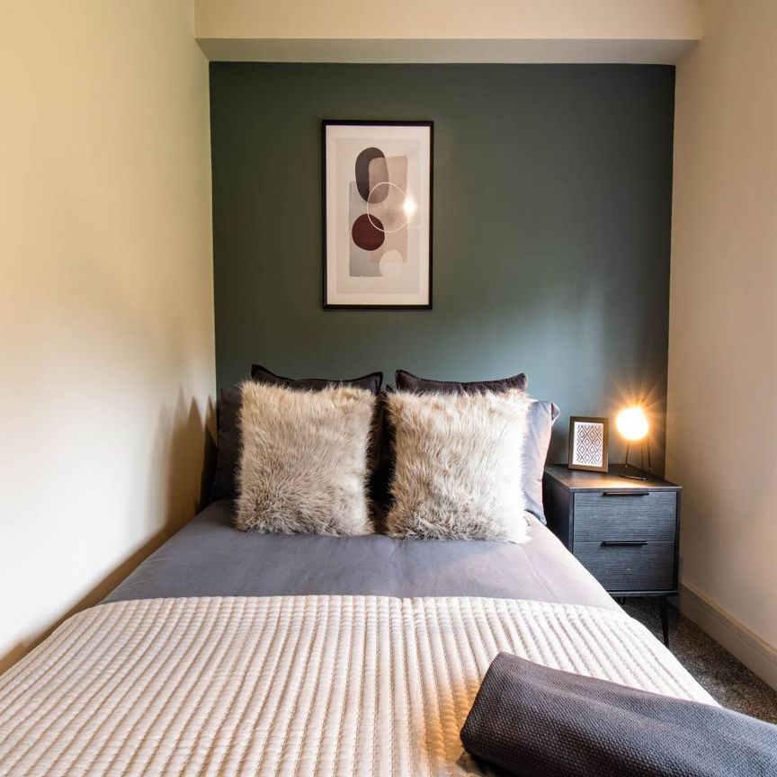 Rossefield Parade (Room 2), Bramley, Leeds - Photo 1