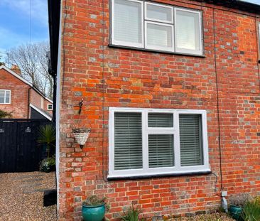 Charming Period Cottage to let in Westbourne - Photo 5