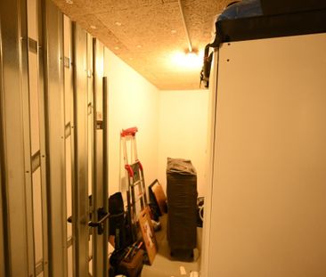 Neuwertige 2-Zi.-Wohnung mit hohen Decken und großem Balkon! Neumar... - Foto 1