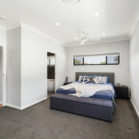 Family home available! - Photo 4