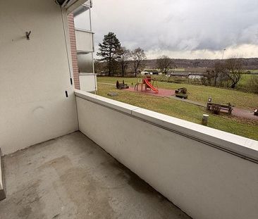 Lichtdurchflutete 3.5 Zimmer Wohnung mit offener Küche und top Lage! - Photo 2