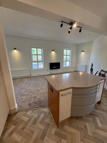 4 Castlereagh Road, (, Apt), Belfast, BT5 5FP - Photo 2