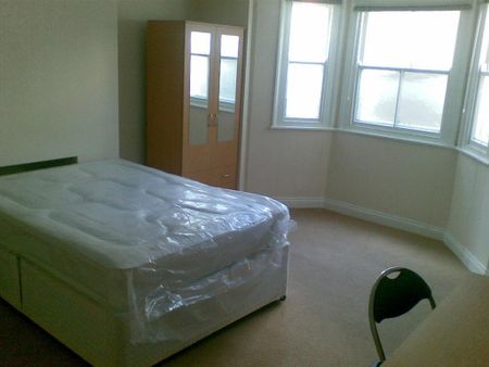 6 bedroom house to rent - Photo 2