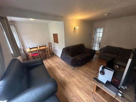 3 bedroom semi-detached house to rent - Photo 2