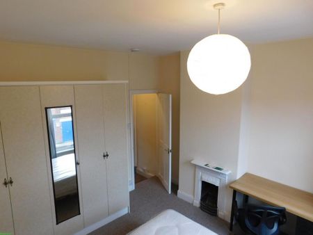 3 bedroom terraced house to rent - Photo 5