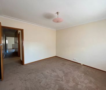 THREE BEDROOM HOUSE - Photo 4