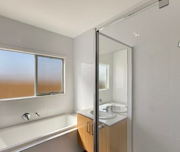 🏡 Brand New 4-Bedroom House in Eynesbury - Photo 5