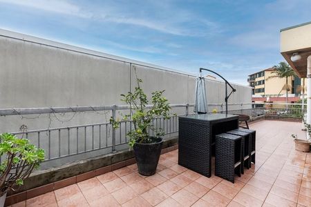 Recently Renovated to the Highest Standard - Photo 4