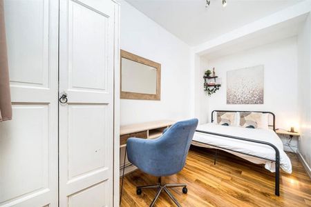 3 bedroom flat to rent - Photo 2