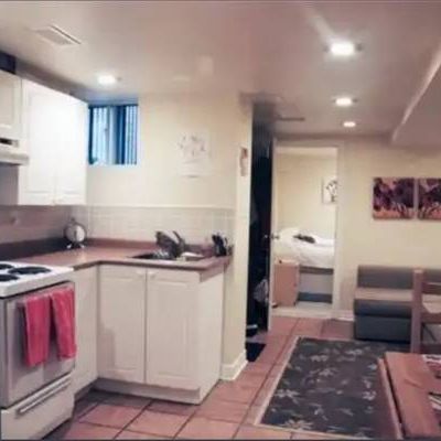 Amazing Lower-Level Apartment - Yonge / Eglinton - Must See!!! - Photo 3