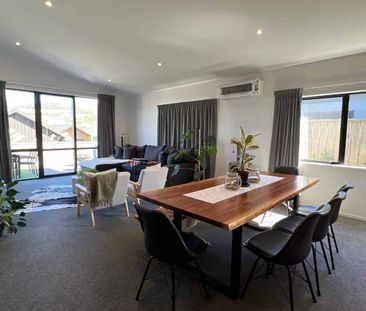 Contemporary Established Home in Hanley's - Photo 2