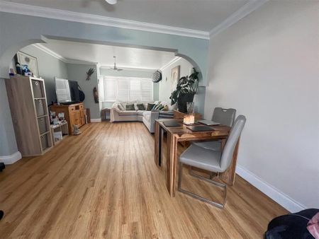 3 bedroom semi-detached house to rent - Photo 4