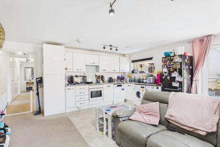 2 bedroom apartment to rent - Photo 4