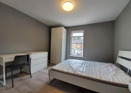 1 bedroom Flat To Let - Photo 2