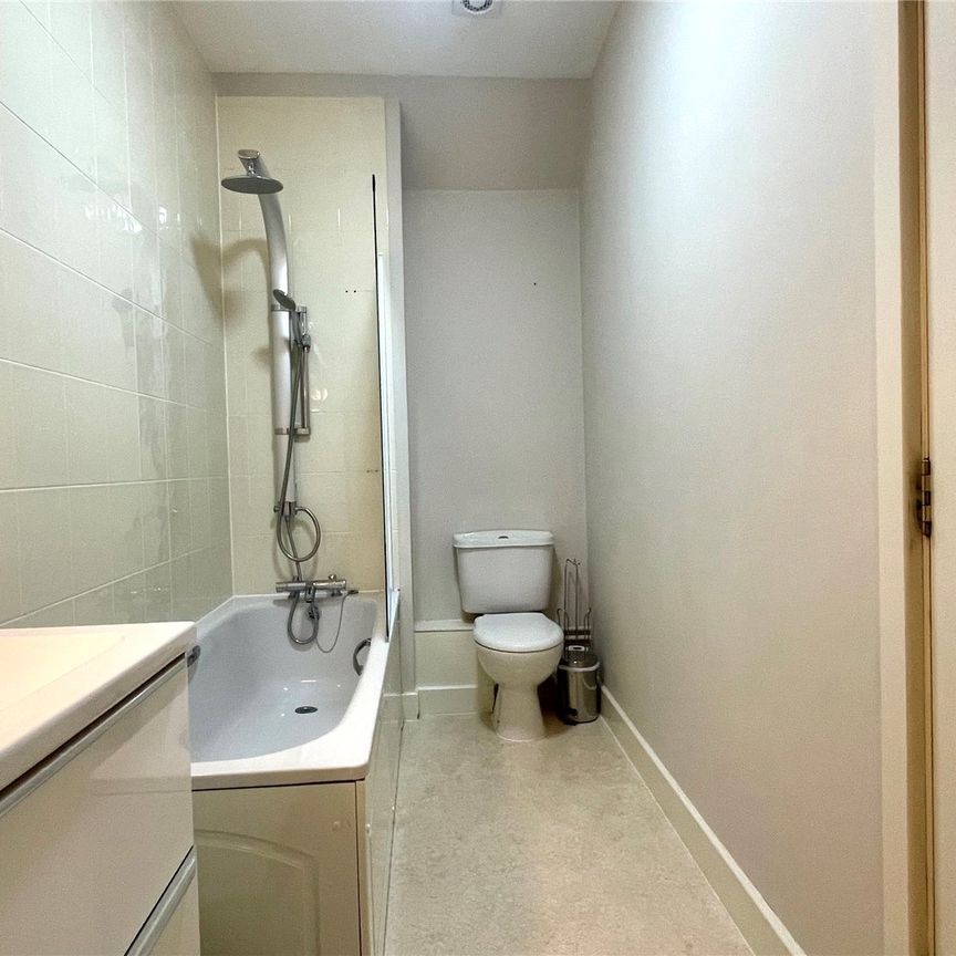 1 bedroom Flat in Oxford House, Reading - Photo 1