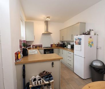 2 bedroom terraced house to rent - Photo 2