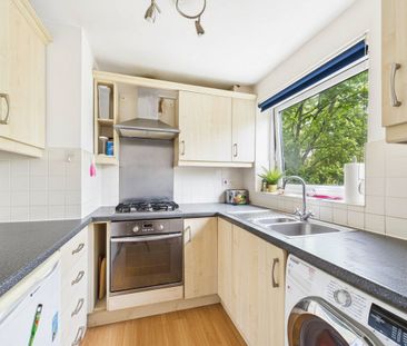 2 bedroom Maisonette in Fernley Court, Maidenhead - Photo 4