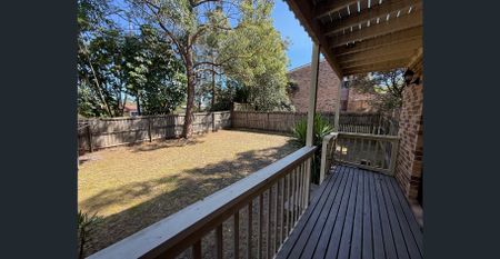 LARGE 2 BEDROOM TOWNHOUSE WITH AIR CONDITIONING - Photo 5