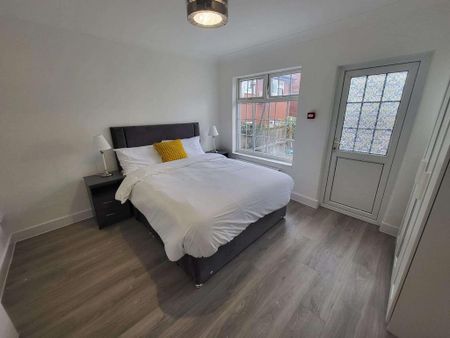 1 bedroom in a house share to rent - Photo 2