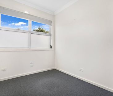 2/42 Eisenhower Street, Reservoir VIC 3073 - Photo 5