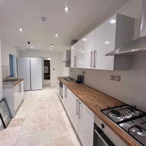 Beautiful studio rooms, beautiful house, bills incl! Room 6 (2A) - Photo 2