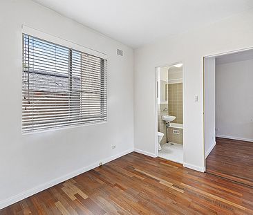 Charming 1-Bedroom Unit in Convenient Leichhardt Location - Photo 2