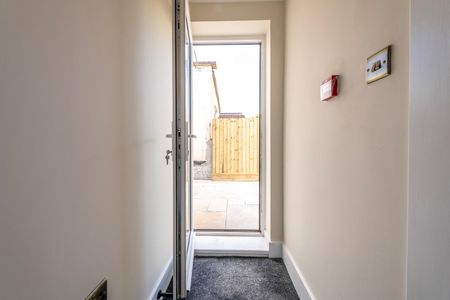 2 Bed Flat, Brighton Road, BS6 - Photo 4