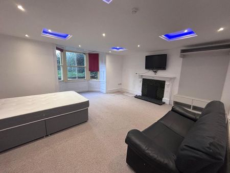 8 bedroom terraced house to rent - Photo 2