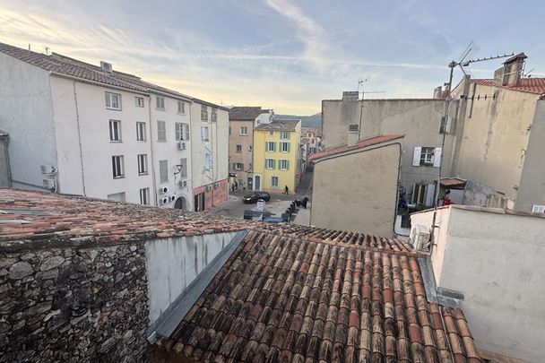 CUERS - Centre -ville- Appartement T2 de 37 m² - vue dégagée - Photo 1