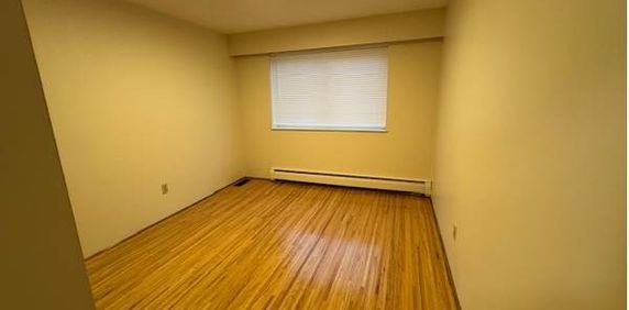 $2,100 / 1 BR w/ 1 Storage Locker - Photo 2