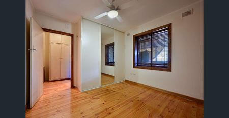 Spacious home with added extras - Photo 3