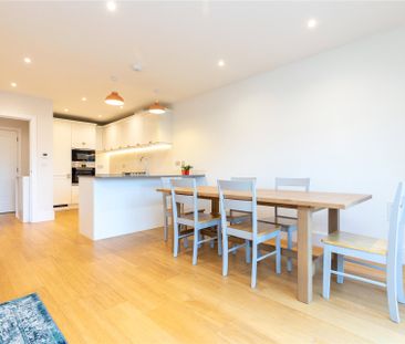 4 bedroom House in Maine Street, Reading - Photo 6