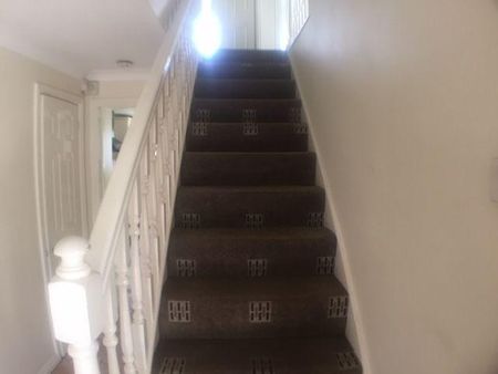 4 bedroom detached house to rent - Photo 3