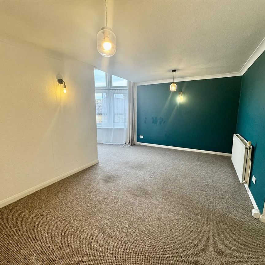 2 Holbeck Hill, Scarborough - Photo 1