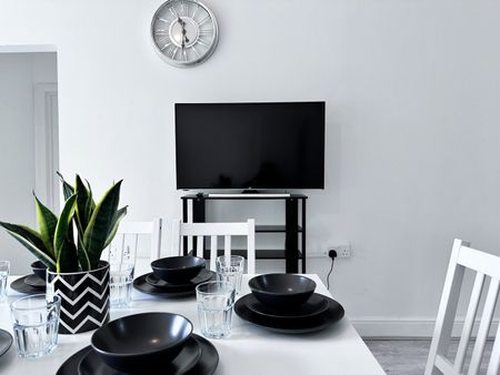 Room in a Shared Flat, Walm Lane, NW2 - Photo 2